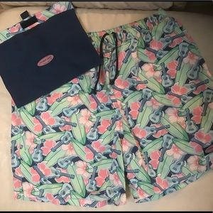Vineyard Vines Hawaiian swim trunks, Size Large